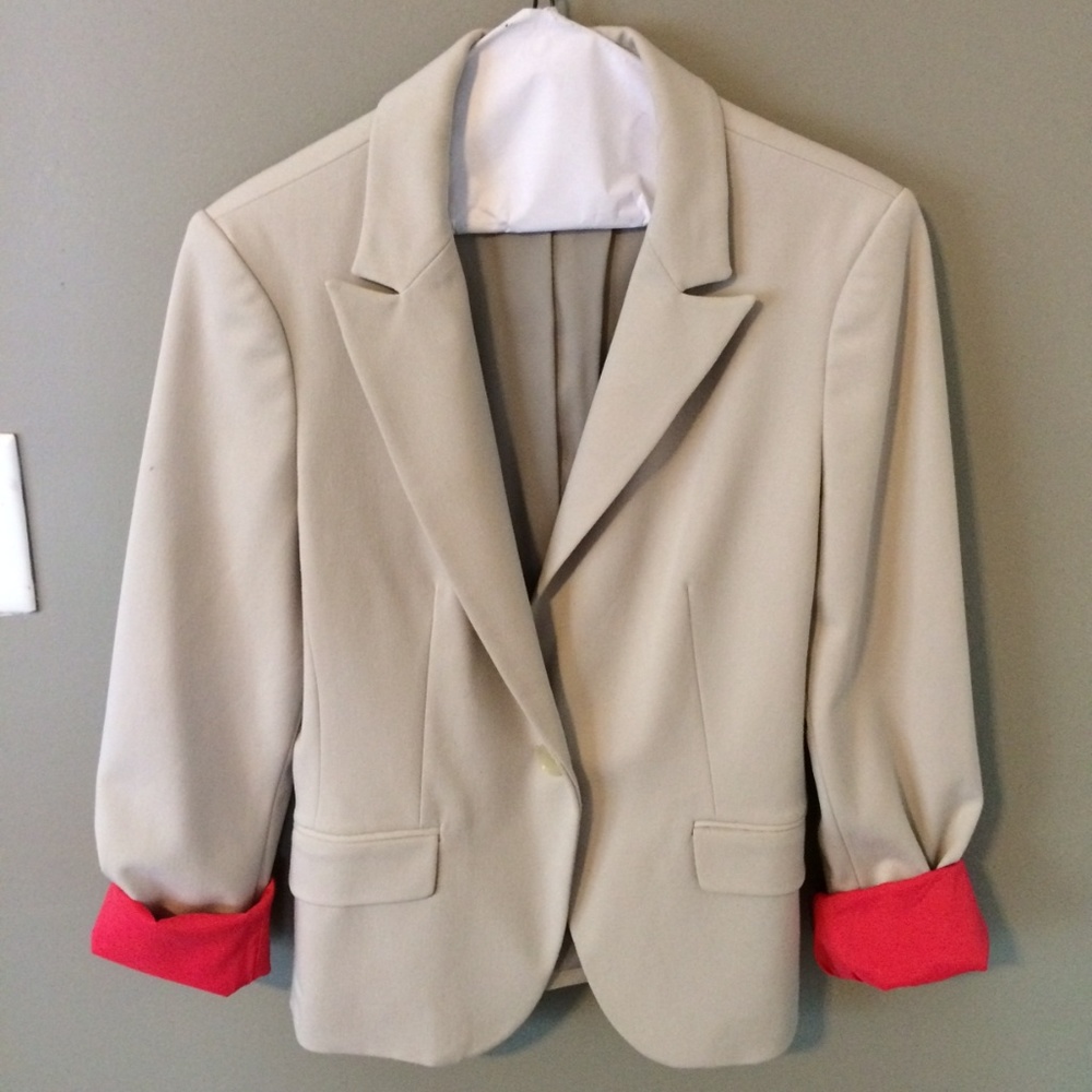 Express Cream with Pink Lining Stretch Blazer 6R